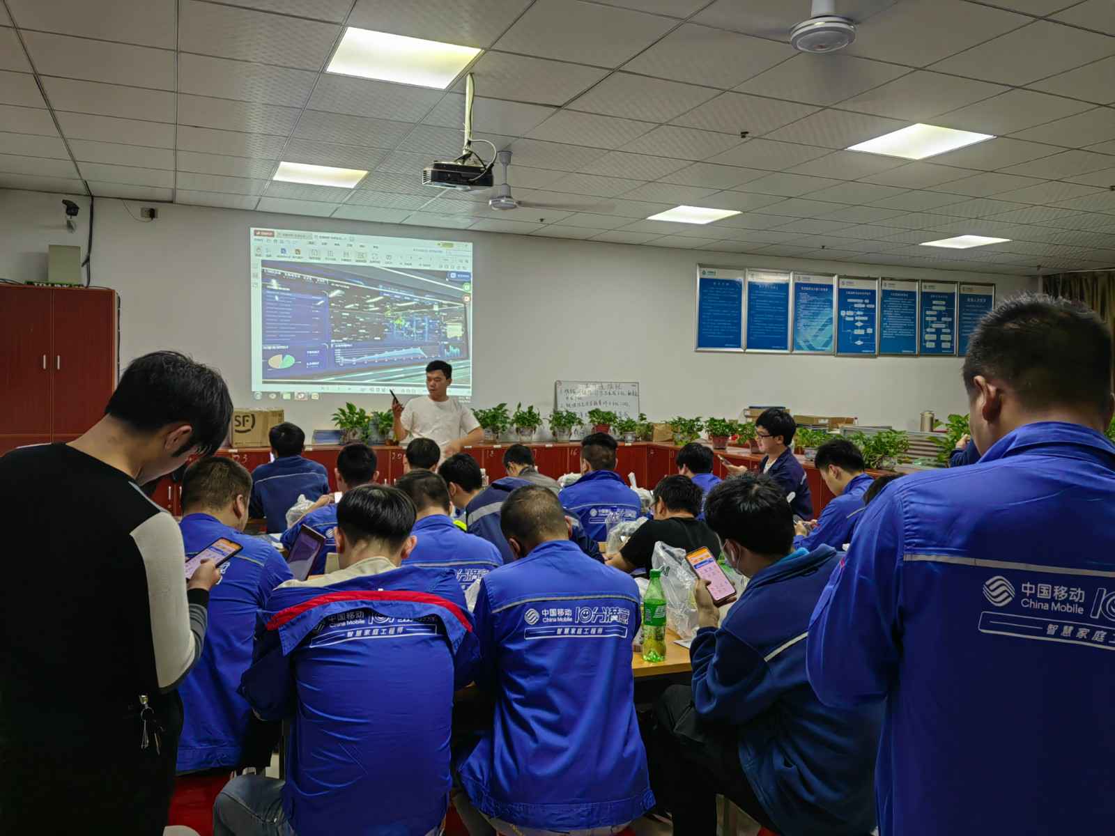 济南学林绘画艺术培训有限公司为中移铁通有限公司安全用电培训